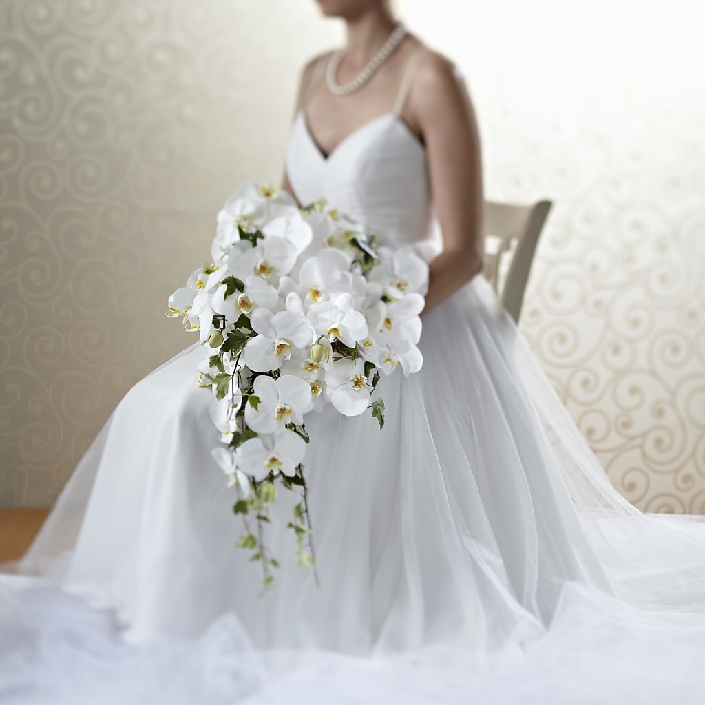 Classic White Bouquet – MR K'S FLOWERS, Littleton CO